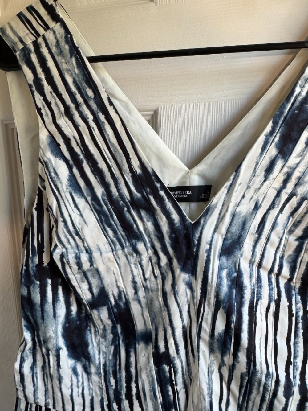 Simply Vera Vera Wang V Neck Pleated Mini Dress - size Large - Picture 2 of 6